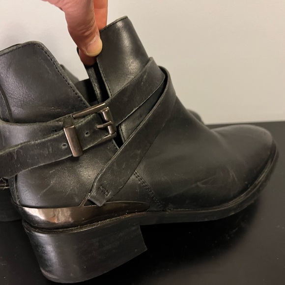 SOLD L’intervalle leather booties - Picture 3 of 4